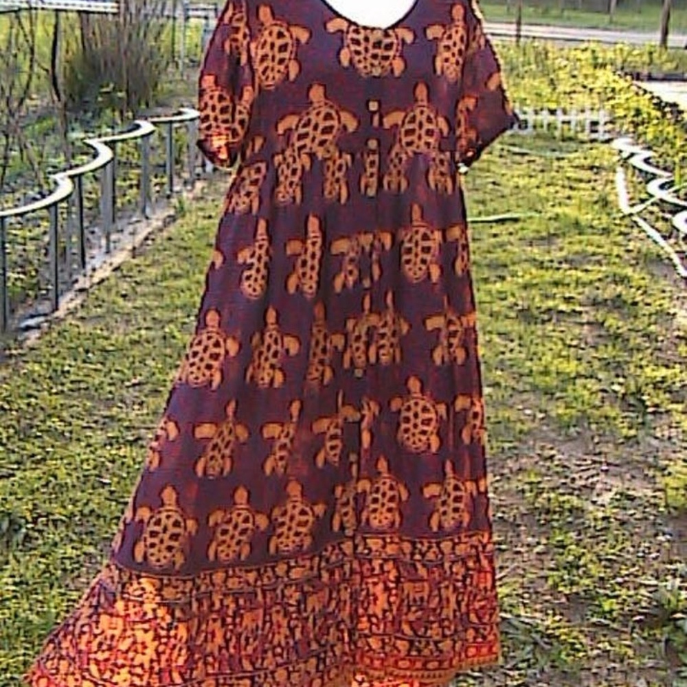 Short Sleeve Turtle Summer Maxi Dress Size: 6